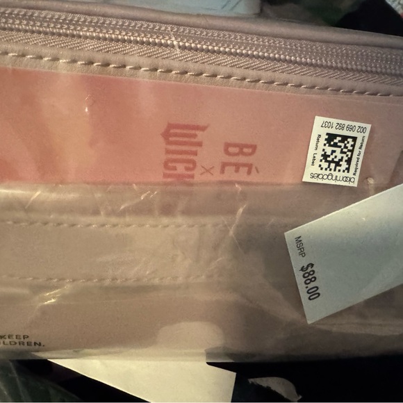 Beis Wicked Toiletry Kit in Wicked Pink New - Picture 9 of 9